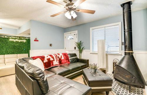 Aggie Game Day Retreat about 1 Mi to Texas A and M! - Photo 4