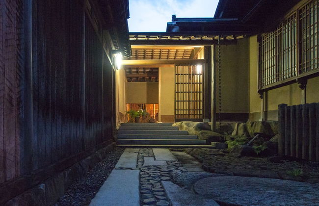 SUKIYA-zukuri Suehiro House - Photo 1