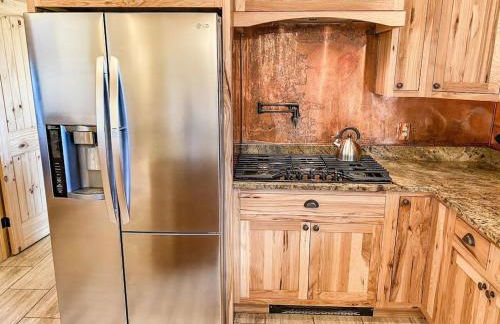 New! Beautiful, Spacious Modern Home on a Large Acreage - Peaks & Prairies Retreat - Foto 26