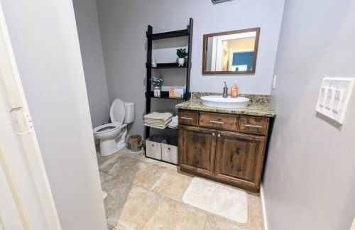 734 East Broadway, Unit 101 - Foto 15