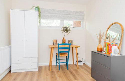 Modern 3-Bedroom 2-Bathroom Flat with Garden at Hanwell - Foto 15