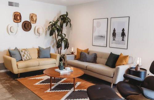 Casa de Vaqueros! Family&Pet Friendly! 3mi to the Beach! - Foto 1