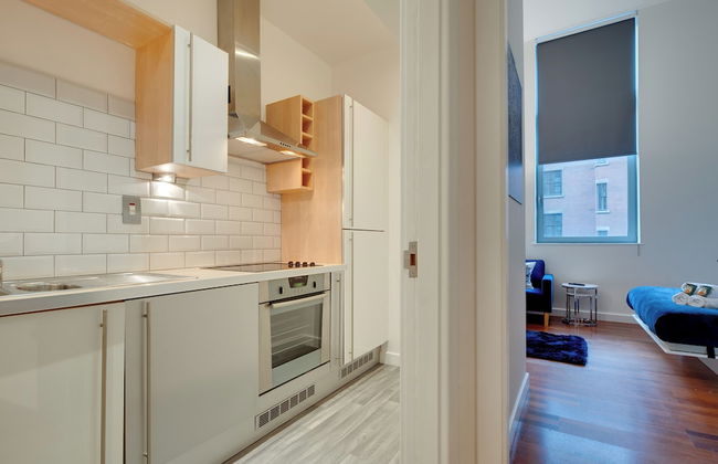 Crown Apartments By Week2Week - Photo 31