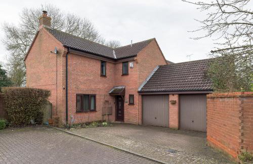 Large 5BR Home - Ideal for Contractors - Parking Available - Photo 14