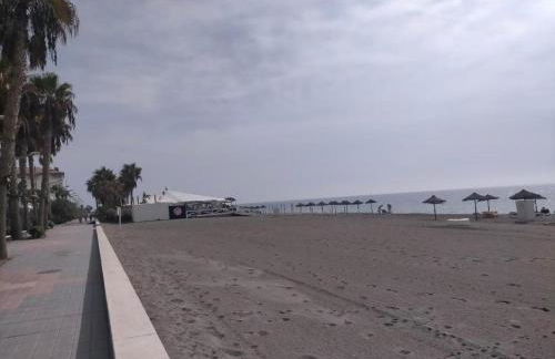 Laguna Beach Piscina- HOME RENT MALAGA - Photo 20