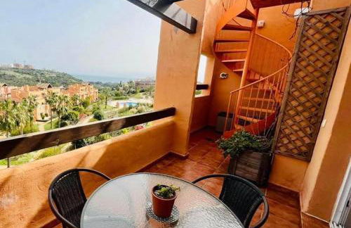 2 bedroom Penthouse with a private 360 rooftop terrace with sea and mountain views - Photo 13