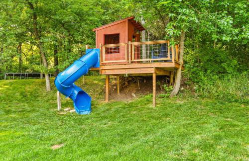 Updated and Spacious Home with Huge Yard Office and Decks - Foto 15