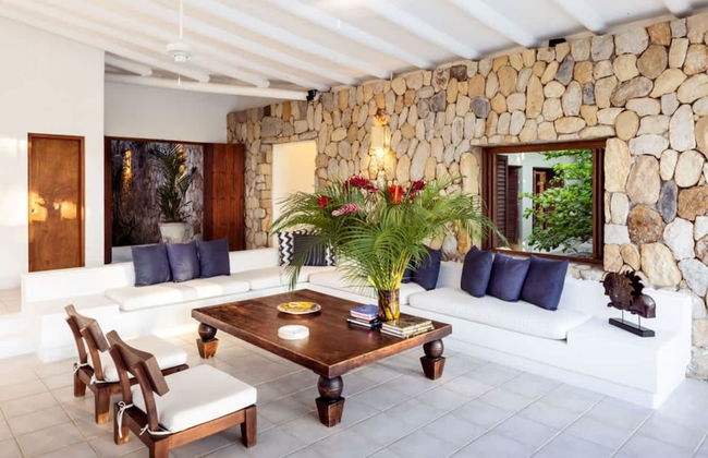w Spacious 5BR Villa at Mesa de Yeguas - Photo 7