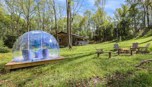 Cabin with King Bed , XBOX, HotTub, Games, Firepit , Stargazing Dome - Photo 2