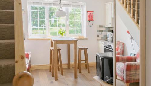 Riverbank Cottage - Photo 2