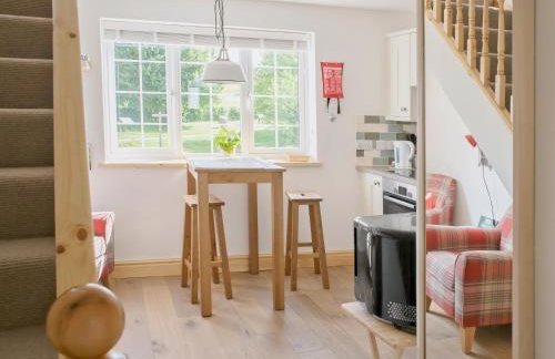 Riverbank Cottage - Photo 2