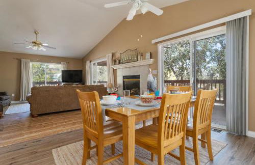 Lazy Squirrel - Cozy Family House with Full Game Room - Foto 13