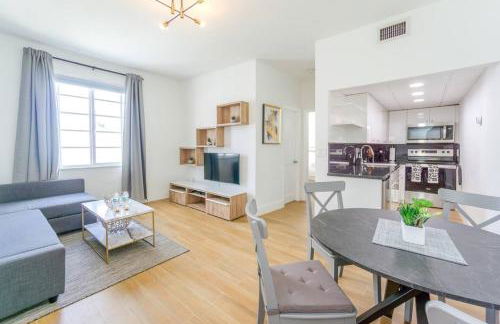 CHIC AND COZY 1 Br and 1Bth Suite on Collins Ave - Foto 1