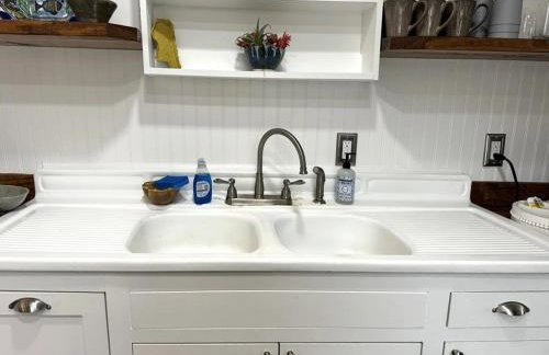 Creole Cottage - 2 Bed, 1 Bath, Pet Friendly with Fee, Walk to Downtown, Grill, Washer & Dryer - Foto 22