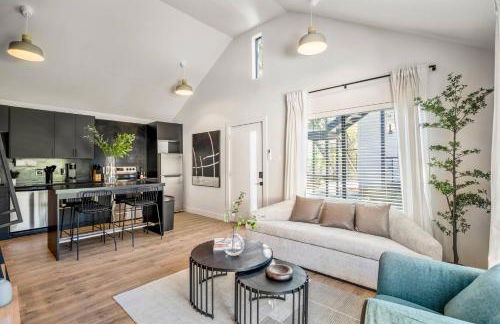 Tiny Home with a Cozy Loft for Quiet Moments - Foto 25