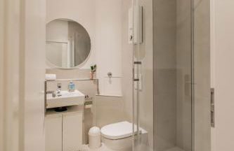 Renovated! 120qm Apartment 2 Bathrooms Balcony Up to 9 Guests - Foto 3