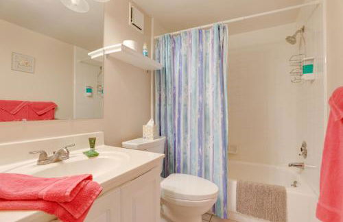 Oceanfront Cocoa Beach Condo with View Walk to Pier - Foto 17