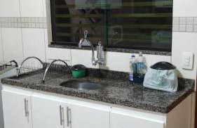 Casa espaçosa em bairro nobre - Foto 11