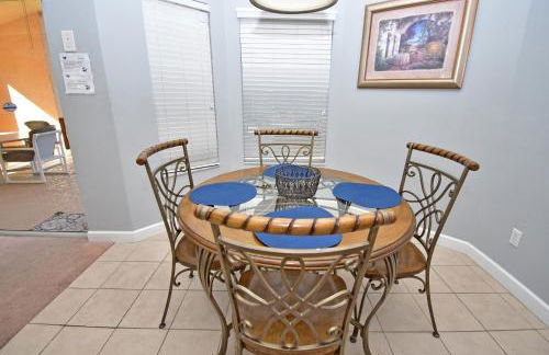 Comfortable Pool Home with Spa & Games Room Close to Disney - Foto 11