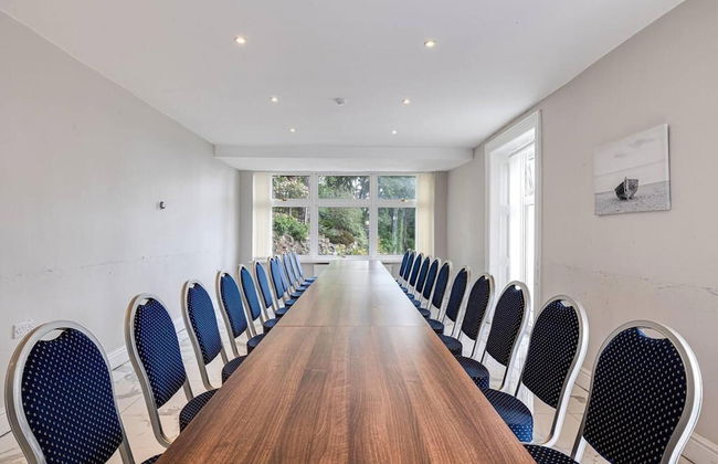 Delightful Holiday Home With sea Views and Hot Tub - Photo 36