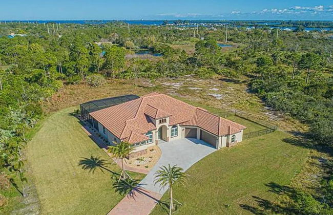 Stunning Luxury Mediterranean-style Private Oasis! - Foto 41