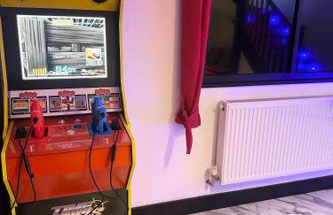 The Secret Agent Apartment - Brought to you by Coastline Retreats - Brand New - 2 mins walk to Beach - Childrens play den - Pool Table - Time Crisis Arcade Machine - Foto 28