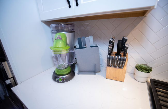 Brand New Modern Pet Friendly Zen Home W/ Private Home Theater & Hot Tub! 2 Bedroom Home by RedAwning - Photo 17