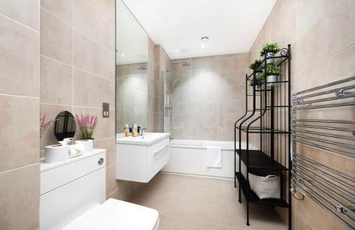 Stunning 2BR Apt Bromley Views Terrace - Foto 13