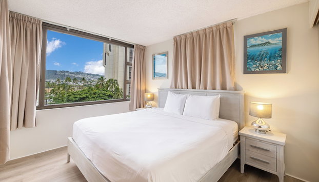 Waikiki Banyan escape with pool, parking & steps to beach - Foto 3, Quarto