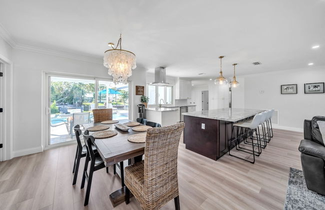 Luxury Waterfront Home Minutes from the Beach by RedAwning - Photo 30