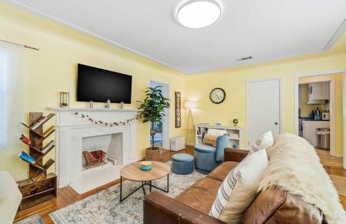 Visit Nonna's Beach Cottage & Enjoy the Sunshine with a Short Walk to the Beach! - Foto 4