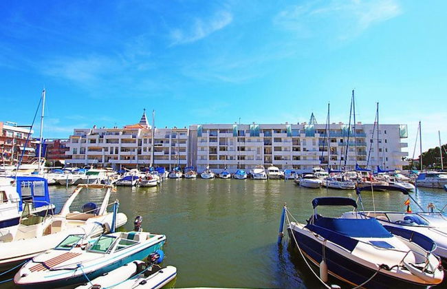 Apartment in Roses Near Sandy Beach - Photo 27