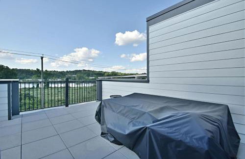 Rooftop Balcony with River View in SoKnox - Foto 3