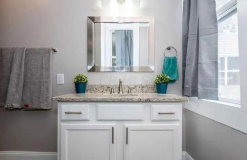 Jungle House Columbus Downtown Free Parking Sleeps 8 - Near Convention Center & Nationwide Arena - 2BR Short North Luxury Home - Over 5,800 Five Star Stays - Foto 19