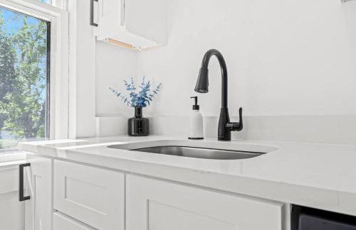 Walk to Depot Town, King Bed - Foto 11