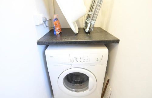 6 Person Home Near Airport and Manchester City Centre with Free Parking - Foto 14