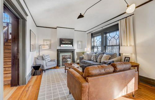 Noble Mansion 7 Bedrooms w Hot Tub Firepit & BBQ - Foto 9