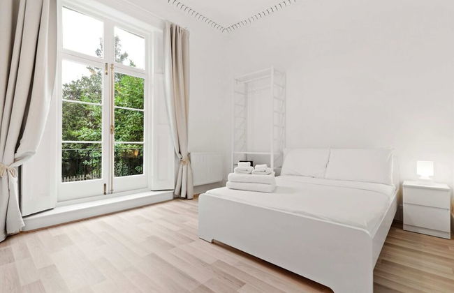 Refined, Light 1 Bed Apt w Balcony in Brixton - Foto 9