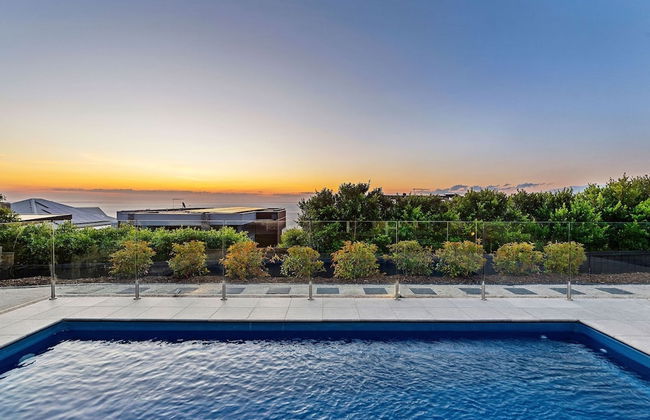 Clifftop Family Retreat With Views Pool - Foto 13