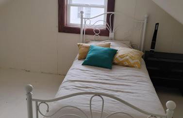 5 blocks from the hospital! - Foto 18