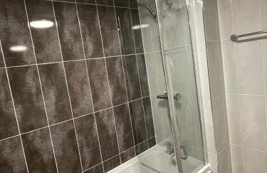 3 bed house with parking near airport - Foto 13