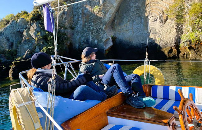 Māori Rock Carvings Sailing Tour - Photo 4