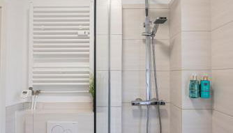 have-a-nice-Stay - U-Bahn nach Hamburg 150m- Bäcker & Restaurants 200m - Lidl 800m - Zentrum 1,5km - Foto 4, Shower