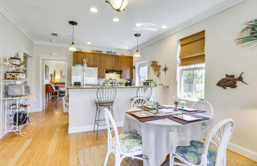 Lovely Carrabelle Home with Lake Views and Pool Access - Foto 5