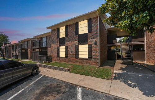 Budget-Friendly 2Bd Apartment I Free Parking - Photo 9