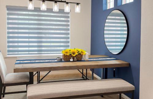 Entire Home 3BR Hidden Gem Getaway with Level 2 EV Charger, Central Location - Foto 31