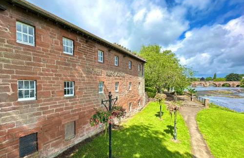 Stunning Period Townhouse with Garden, Walking Distance to Town - Photo 49