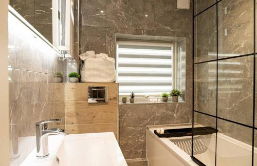 Cosy 2 Bedroom Apartment - Free Parking, Fast WiFi and Smart TV by Tejza Property - Foto 4