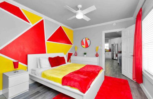 Prolific Red Luxe: Private Deck + Stylish Living - Photo 1