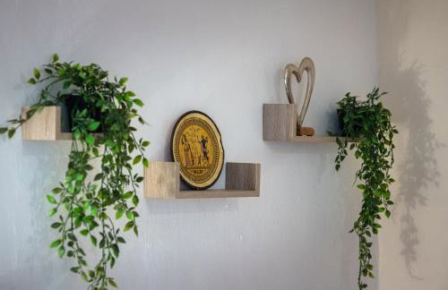 Central, Calm with Courtyard - Foto 31